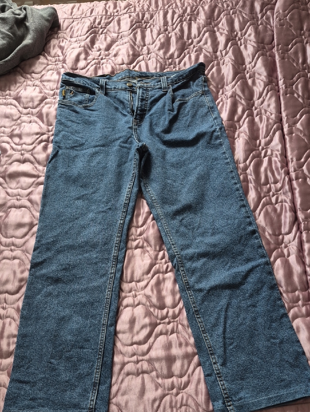 Relaxed Fit Men's Jeans in Medium Blue